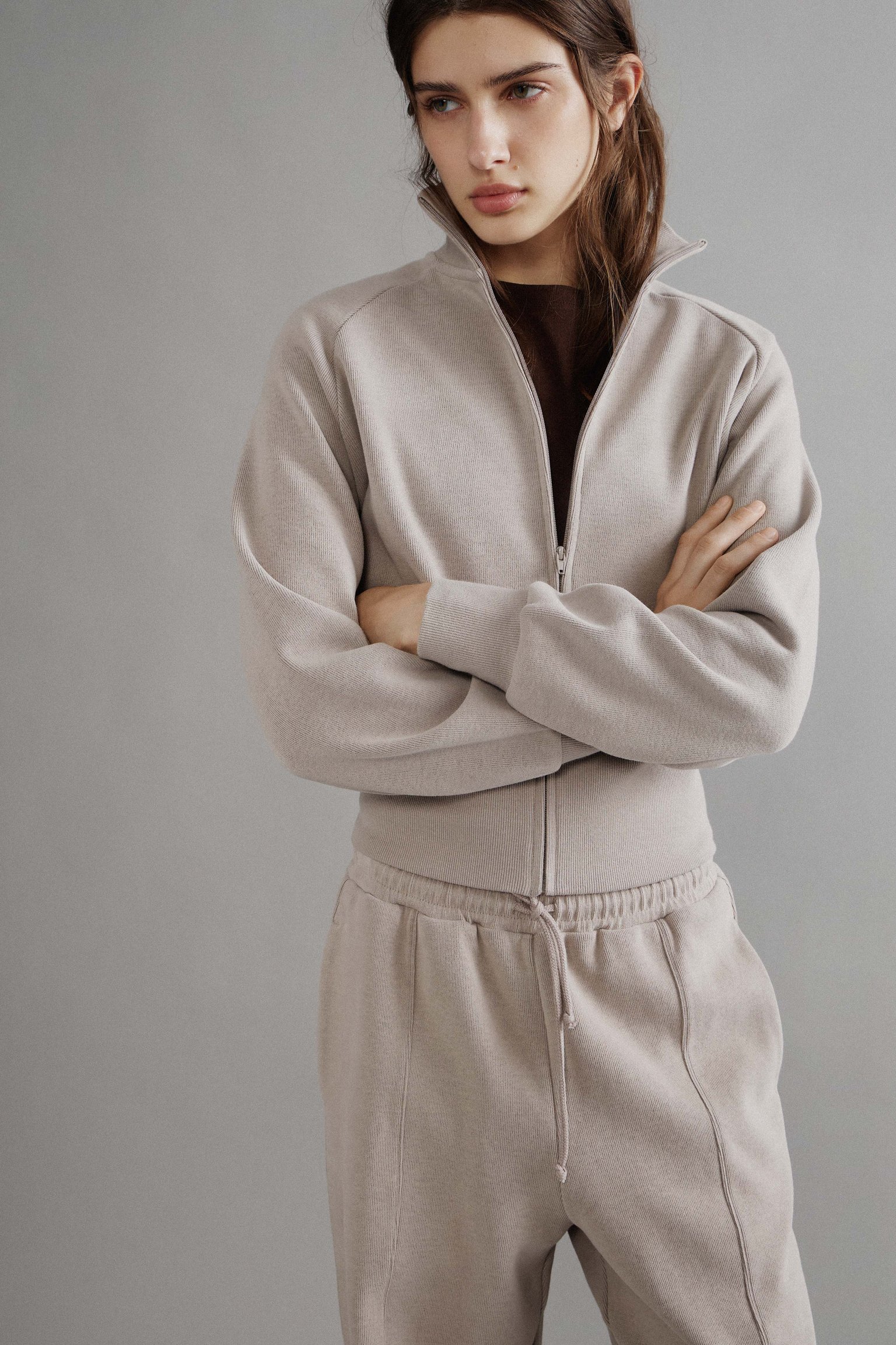 Укороченная толстовка на молнии