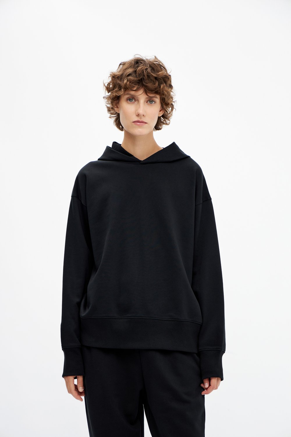 Базовое oversize худи из футера